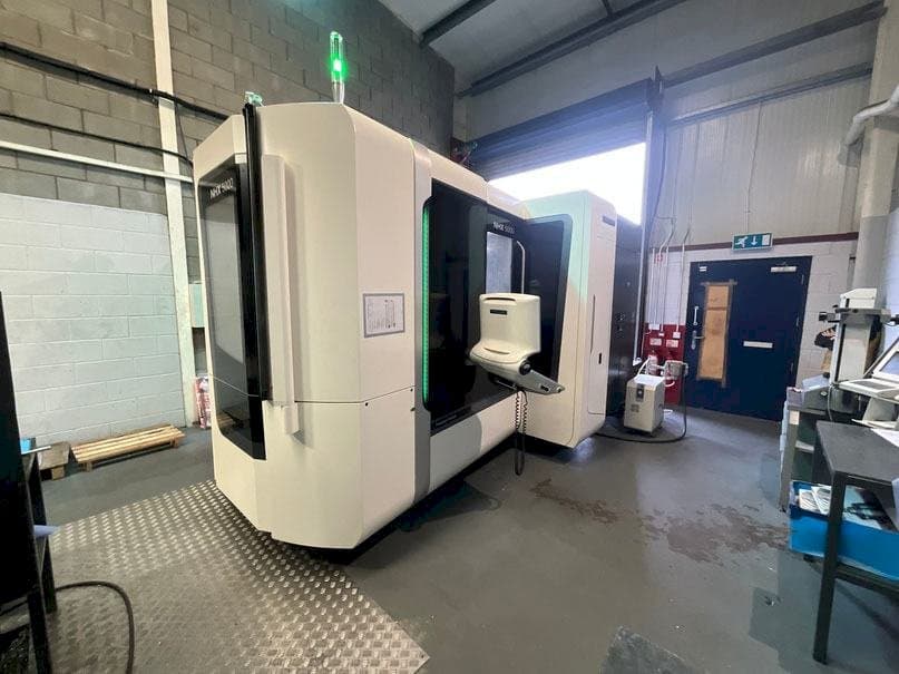 Frontansicht der DMG MORI NHX 5000  Maschine