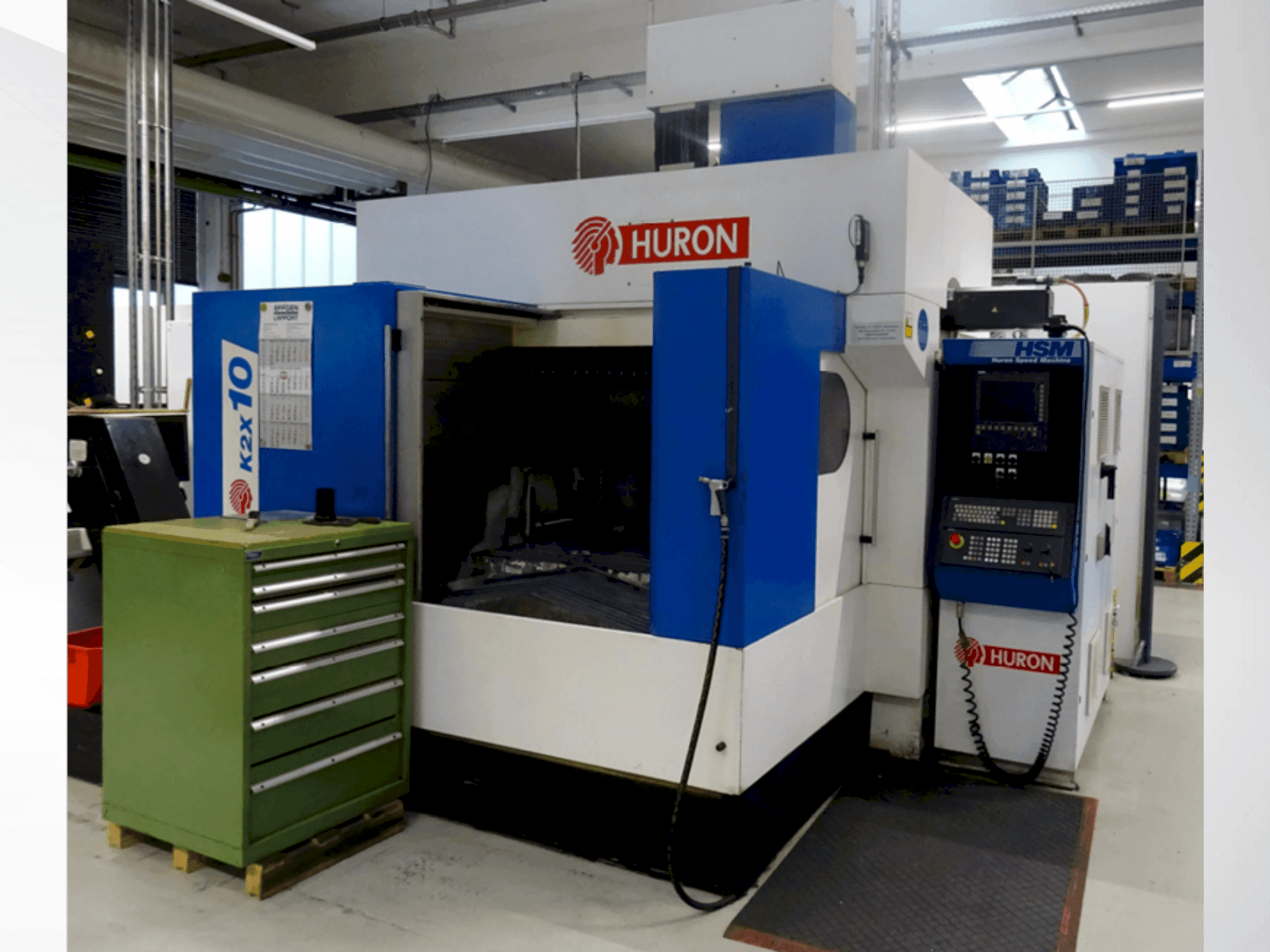 Frontansicht der Huron K2X 10  Maschine