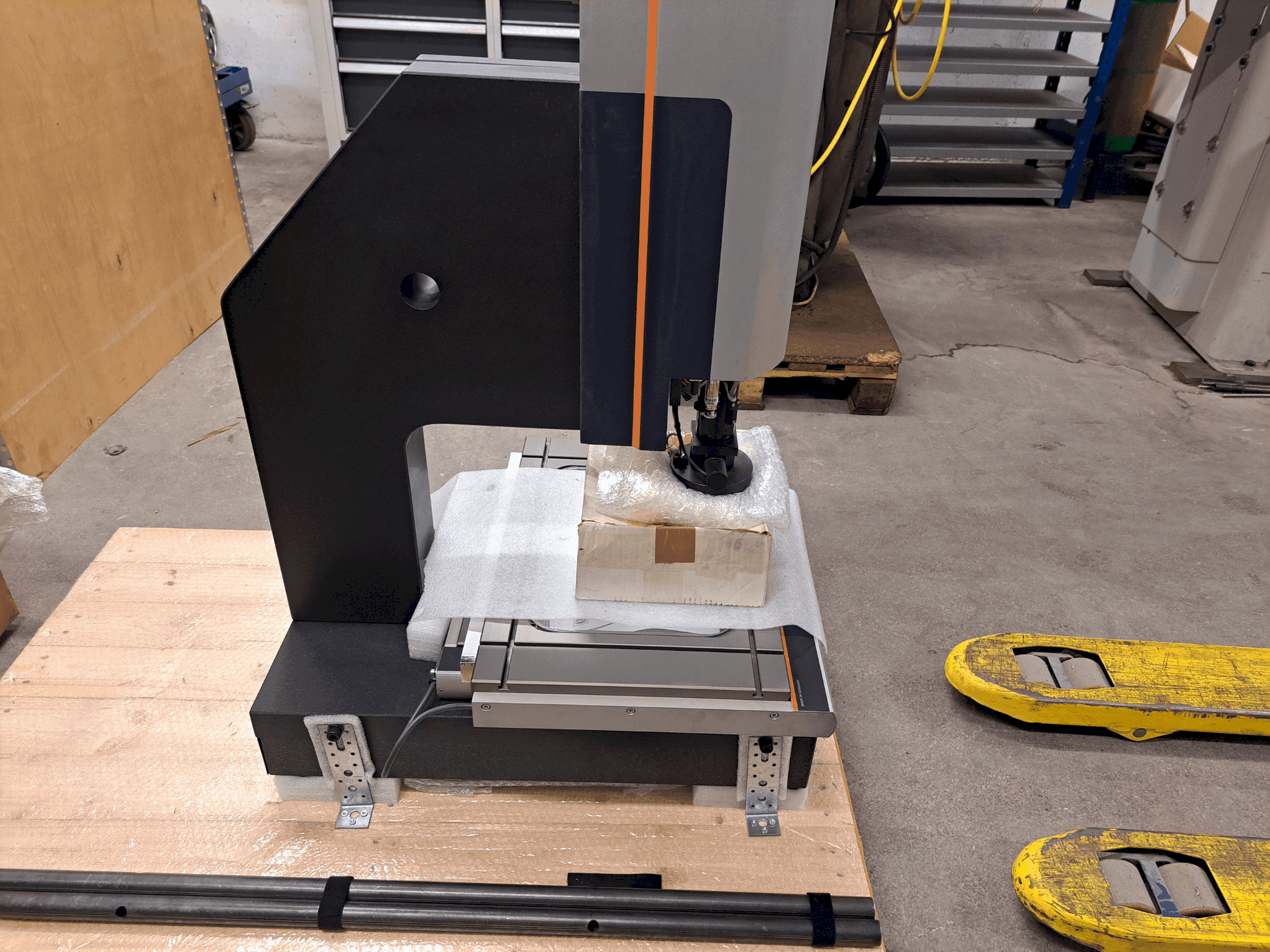 Frontansicht der HEINRICH SCHNEIDER MM1-300 CNC MZ TP20  Maschine