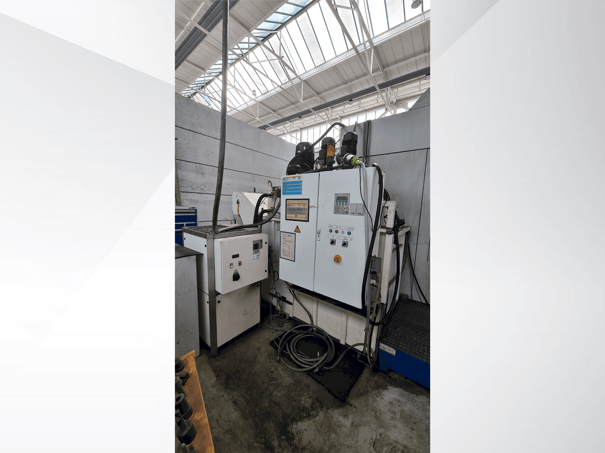 Frontansicht der OSG EX-CELL-O XS425  Maschine