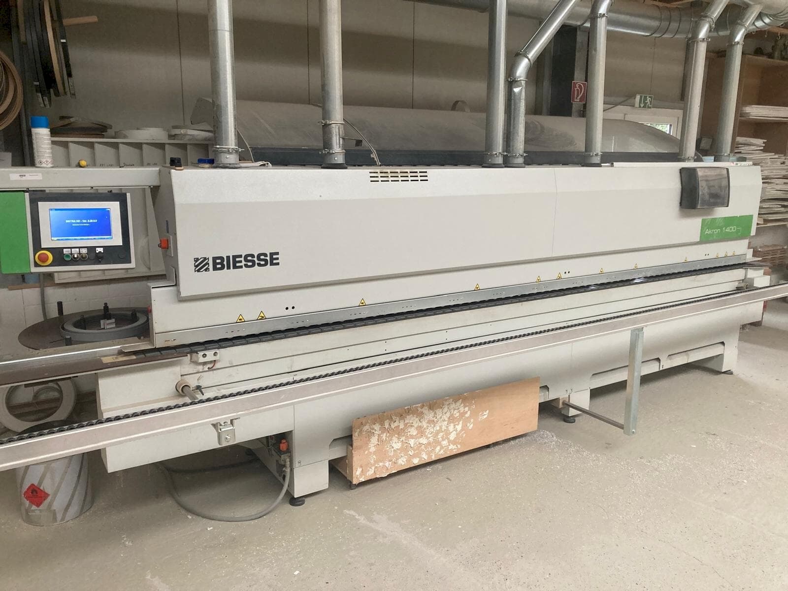 Frontansicht der BIESSE AKRON 1440  Maschine