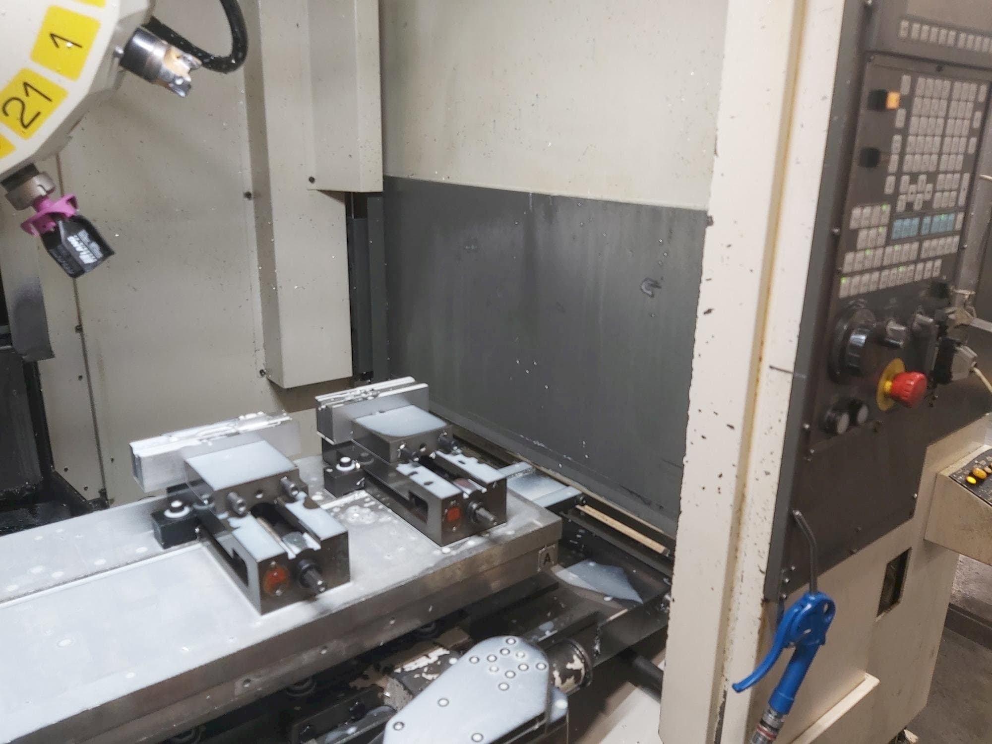 Frontansicht der FANUC Robodrill Alpha T21iE  Maschine