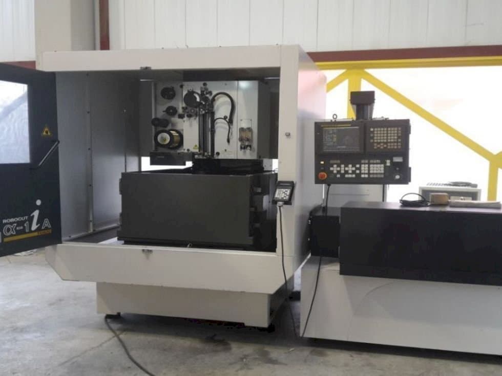 Frontansicht der FANUC Robocut α-1iA  Maschine