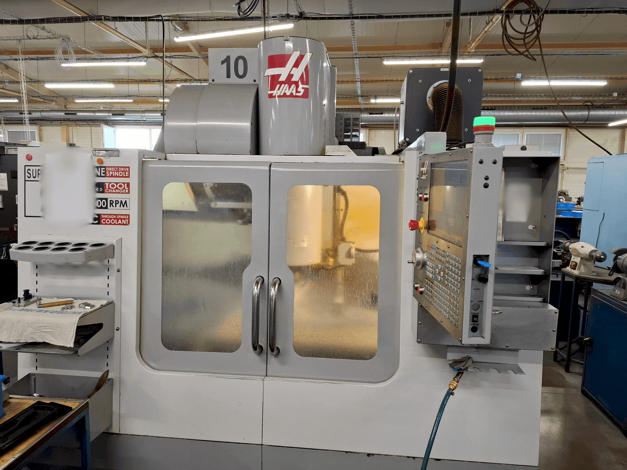 Frontansicht der HAAS VF-2SSHE  Maschine