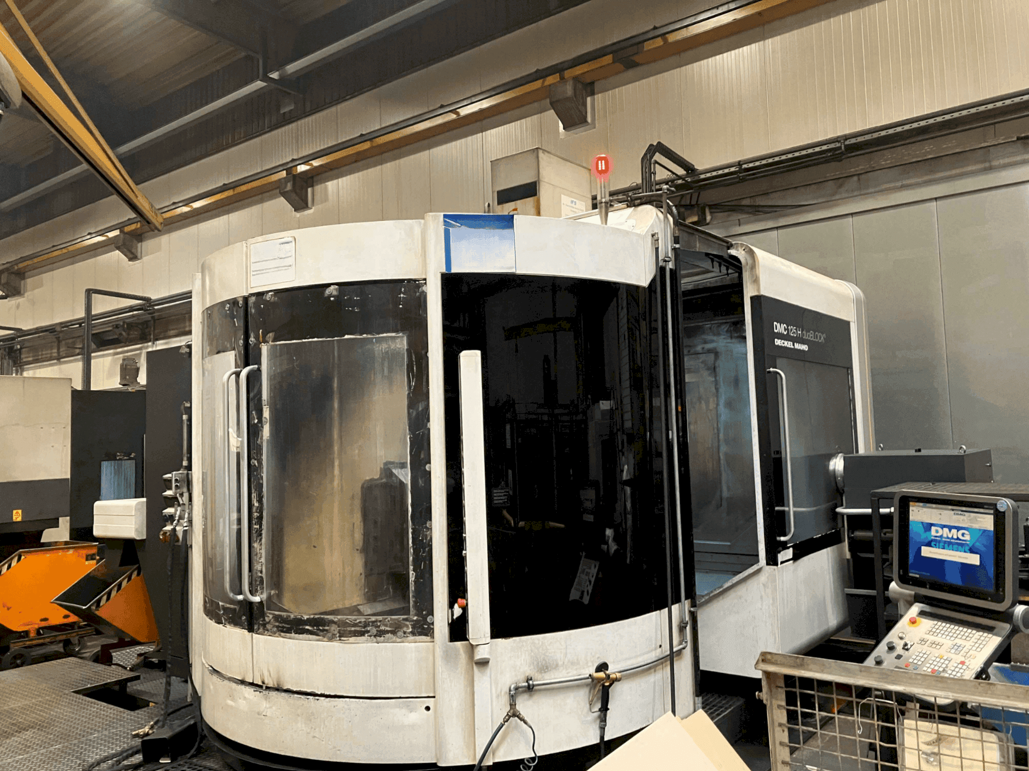 Frontansicht der DECKEL DMC 125 H duoBlock  Maschine