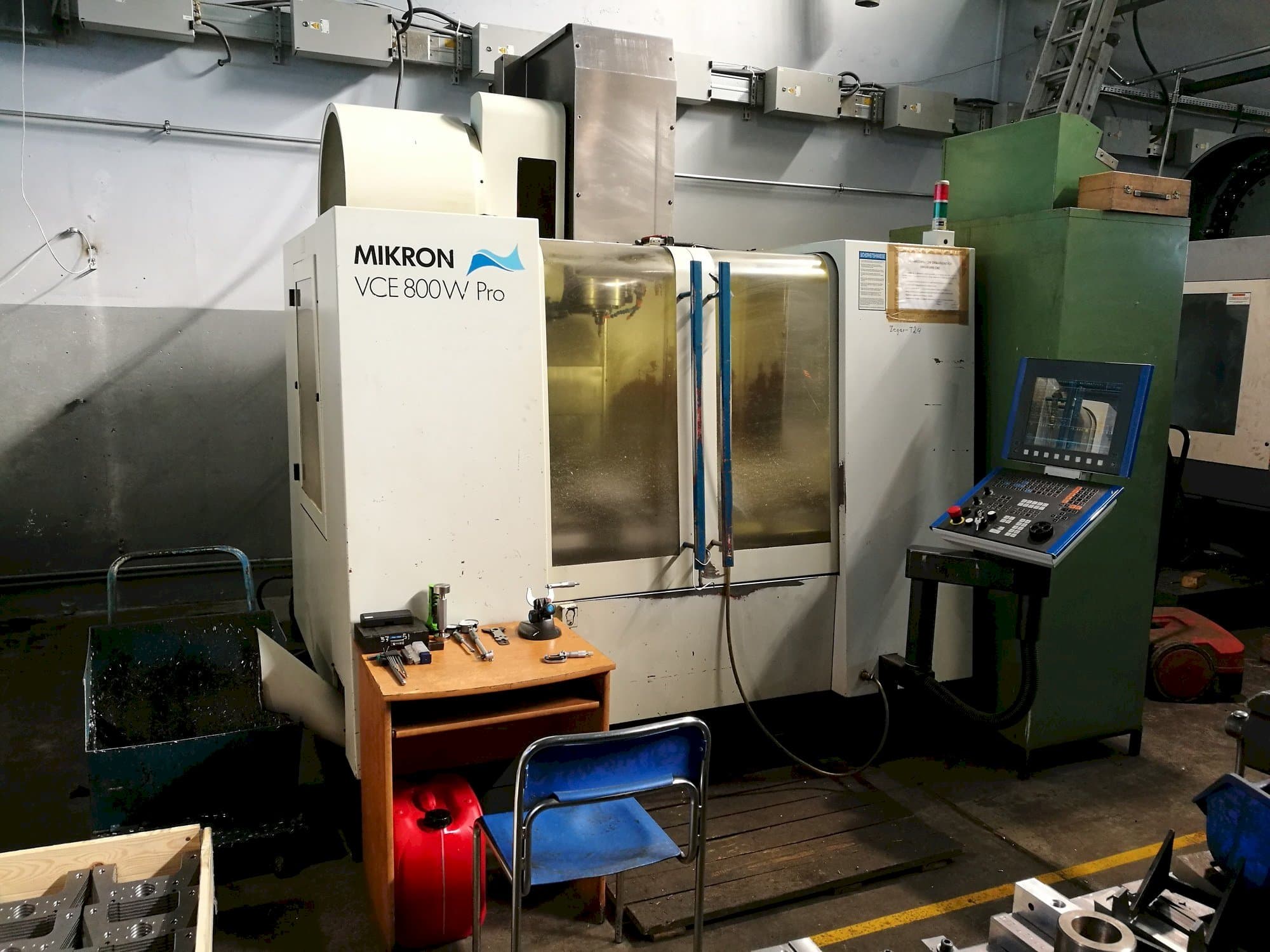 Frontansicht der MIKRON VCE 800W Pro  Maschine