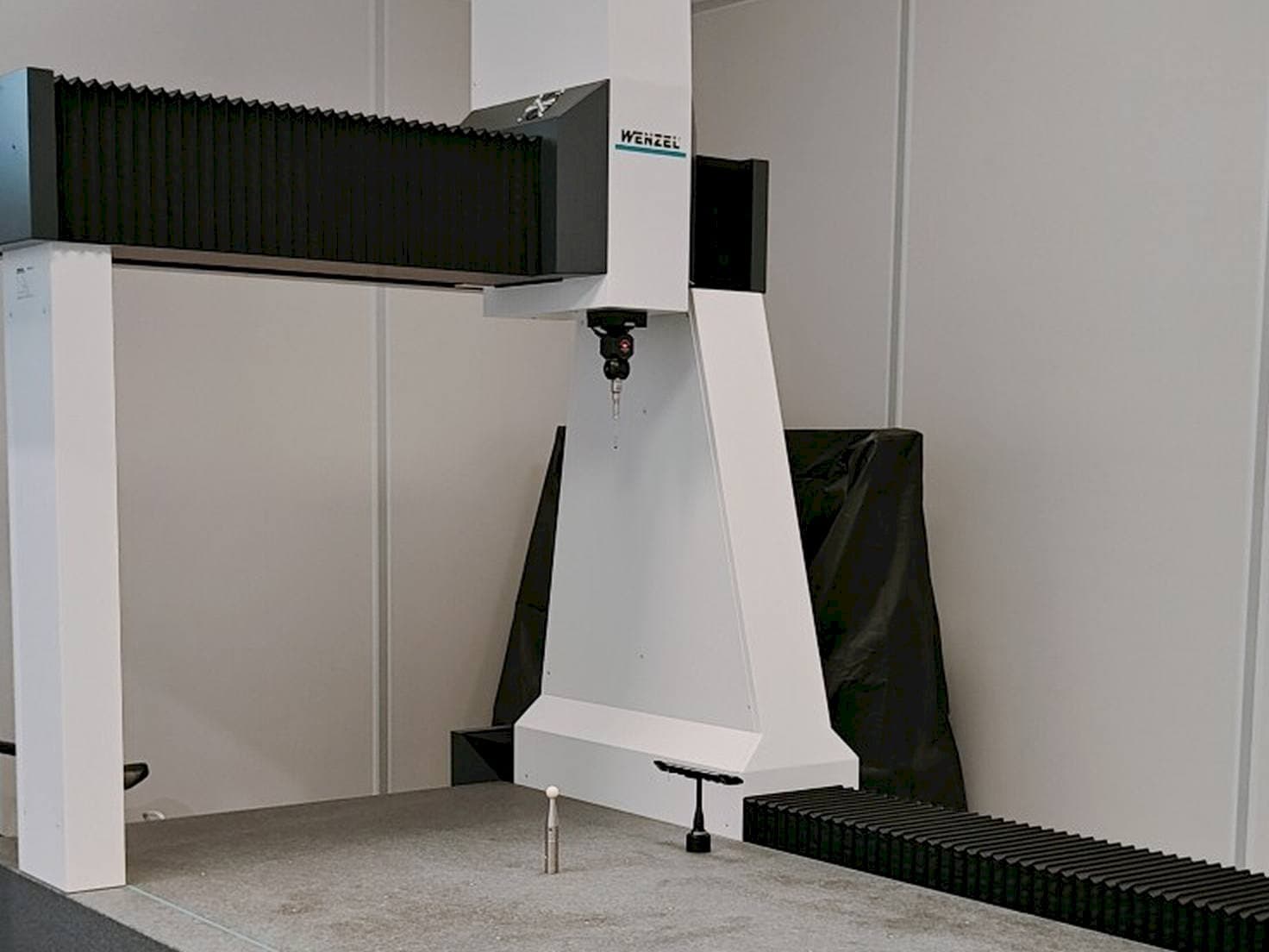 Frontansicht der Wenzel LH 1010 Maschine