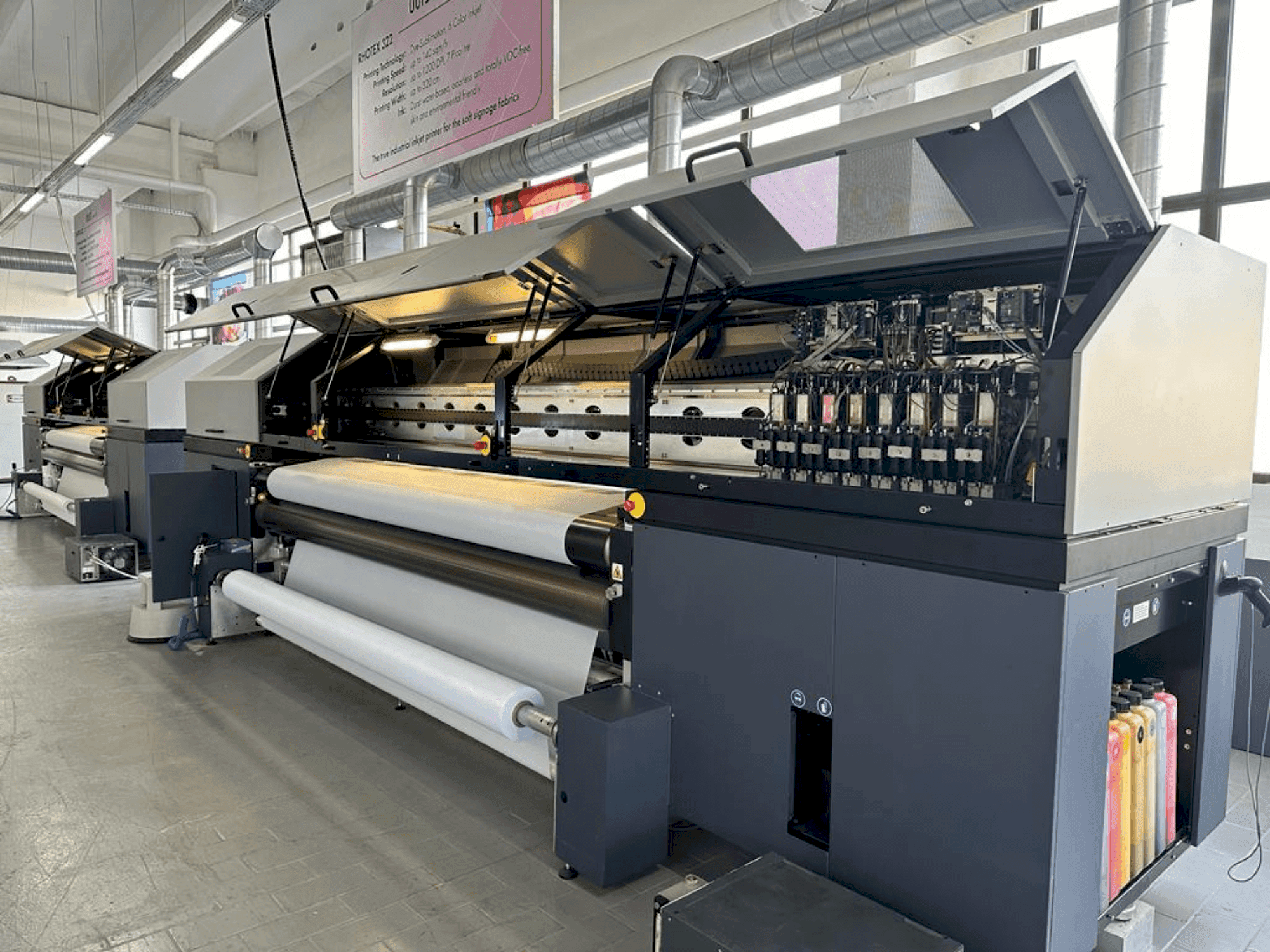 Frontansicht der Durst Rhotex 322  Maschine