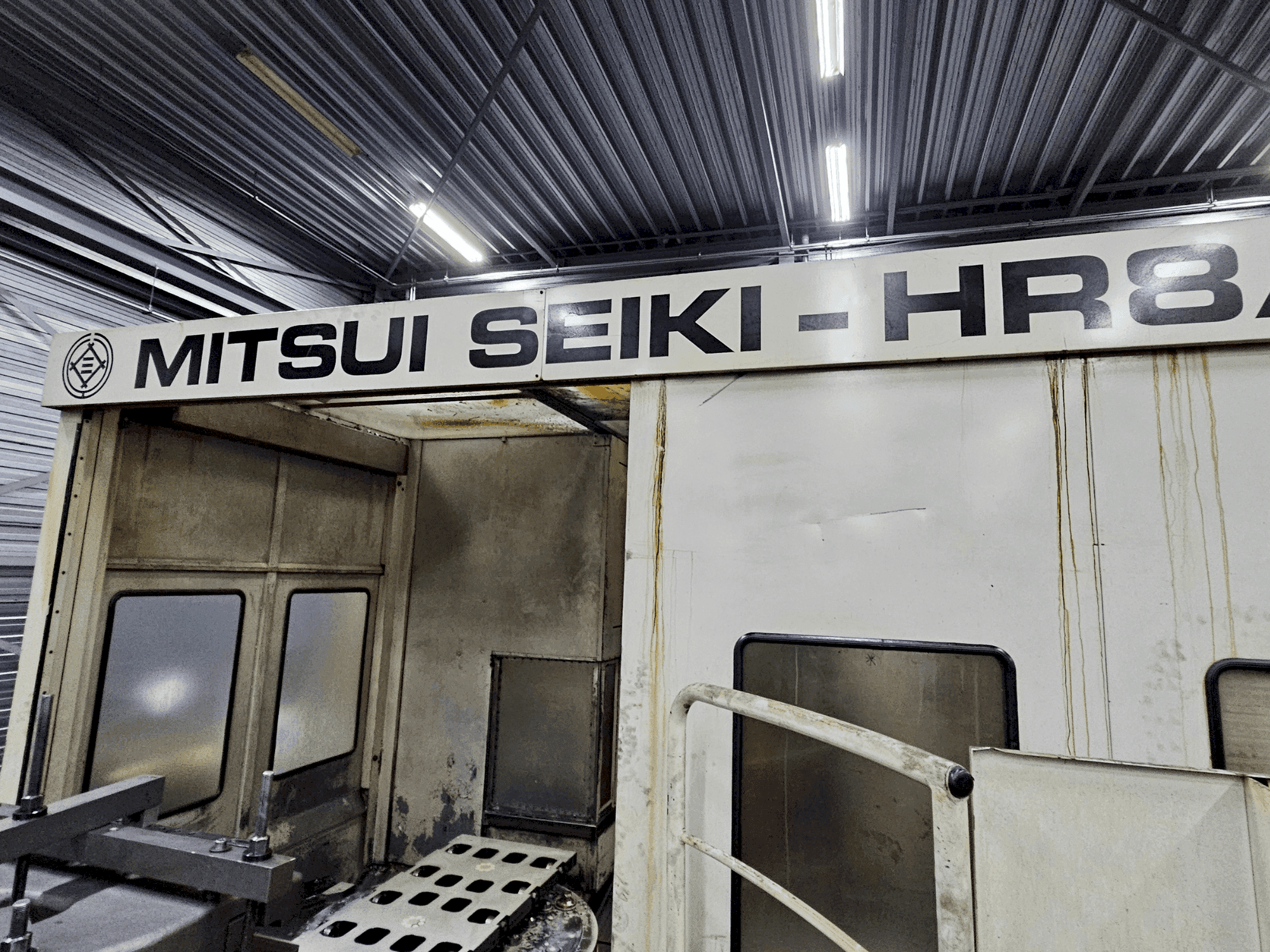 Frontansicht der Mitsui Seiki HR8A  Maschine