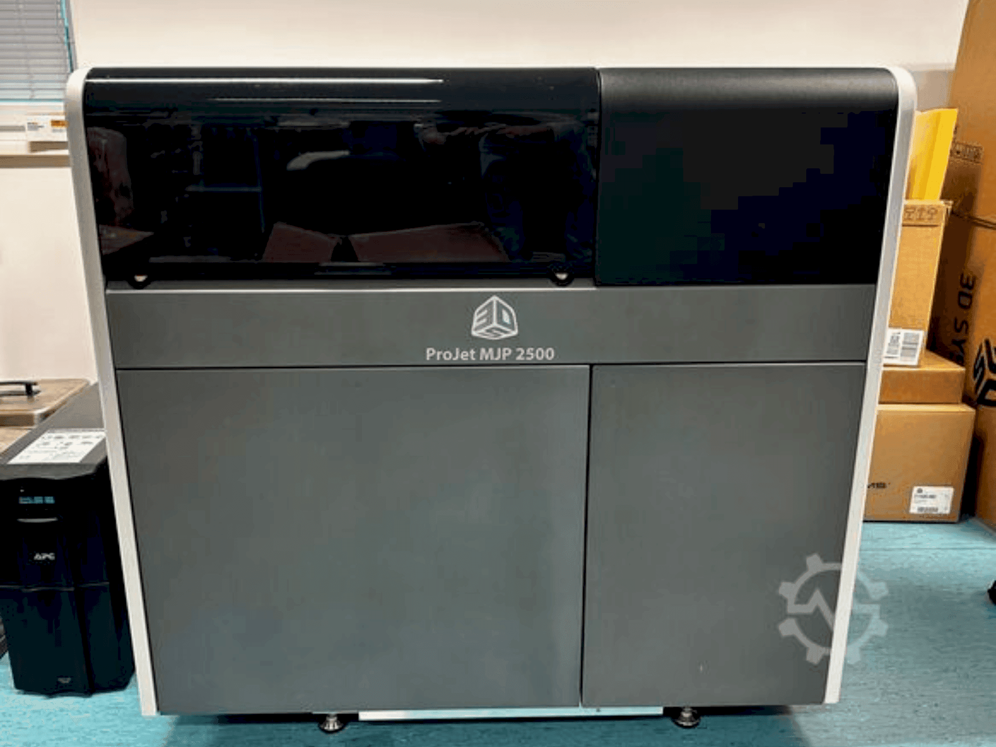 Frontansicht der 3DSYSTEMS projet 2500 plus  Maschine