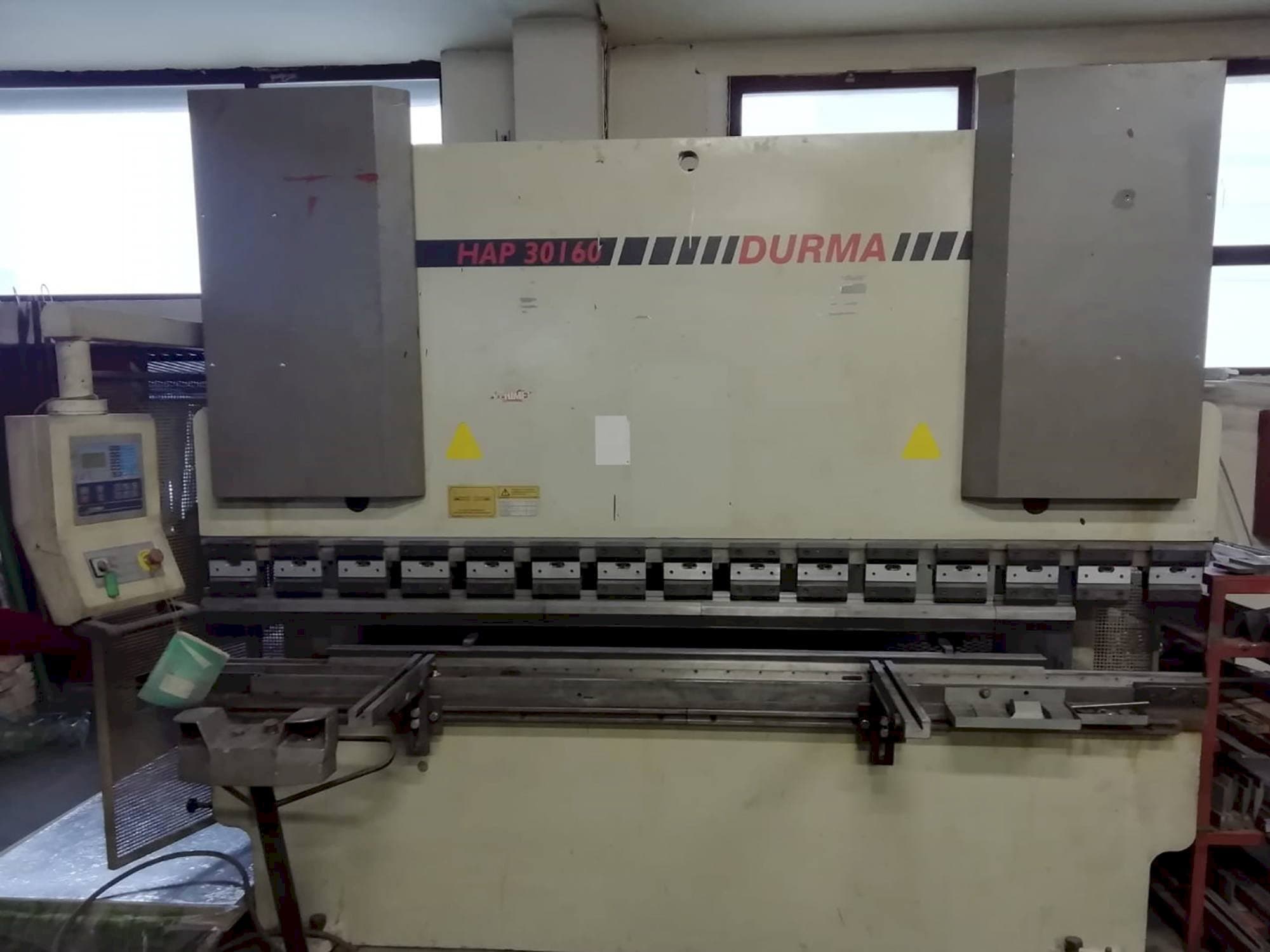 Frontansicht der Durma HAP 30160  Maschine