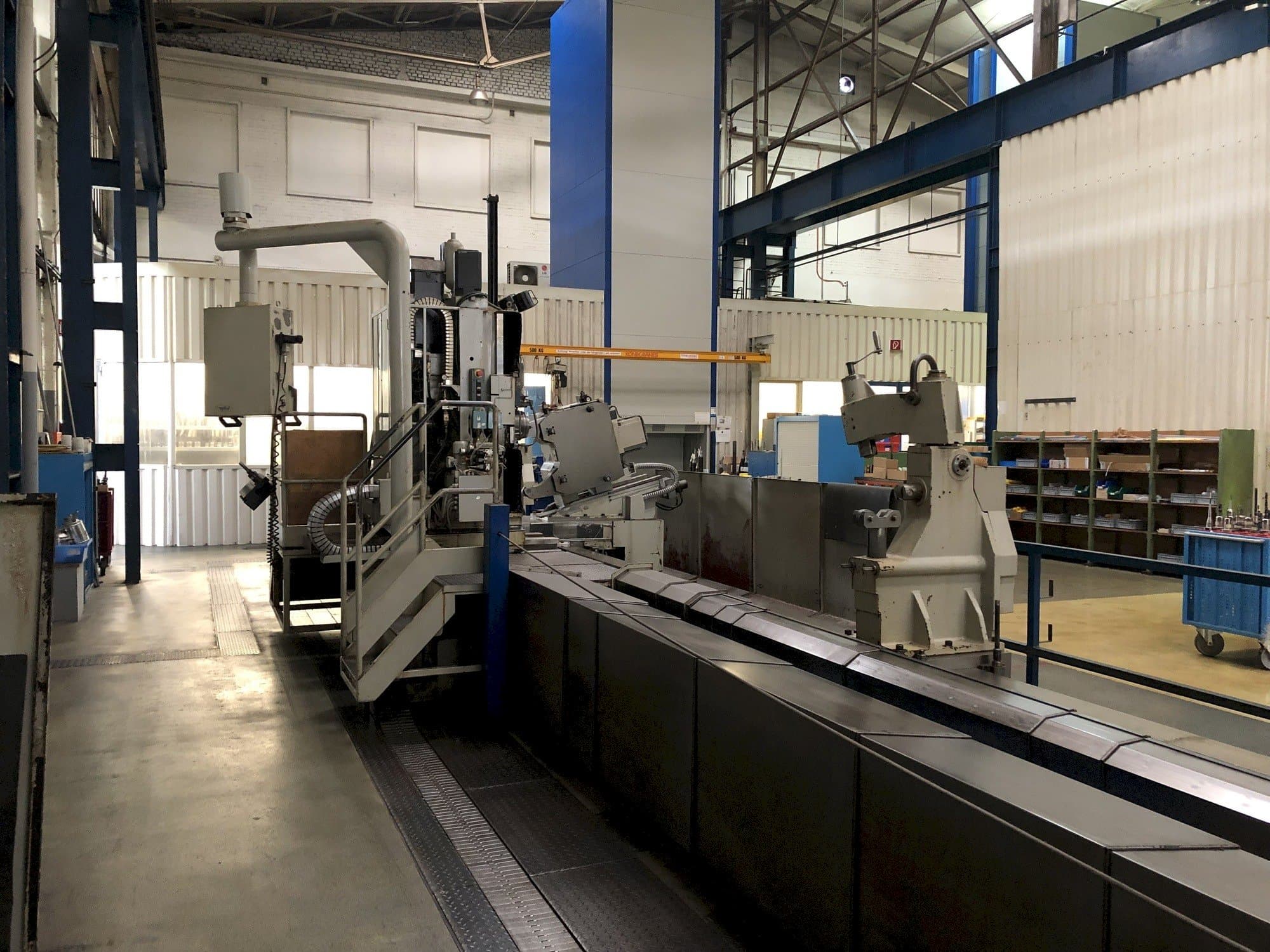 Frontansicht der Tacchi Giacomo HD/3-120L CNC  Maschine