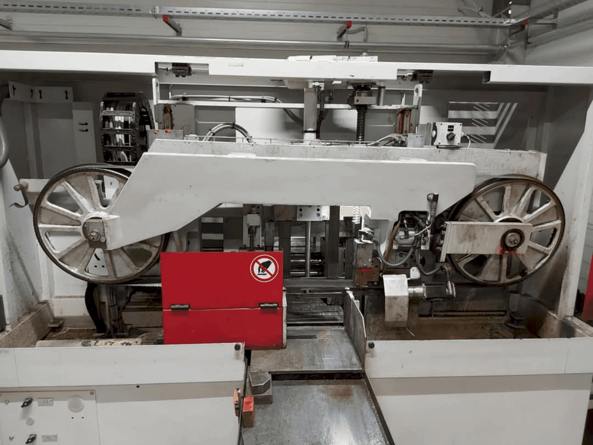 Frontansicht der Behringer HBE 321-A  Maschine