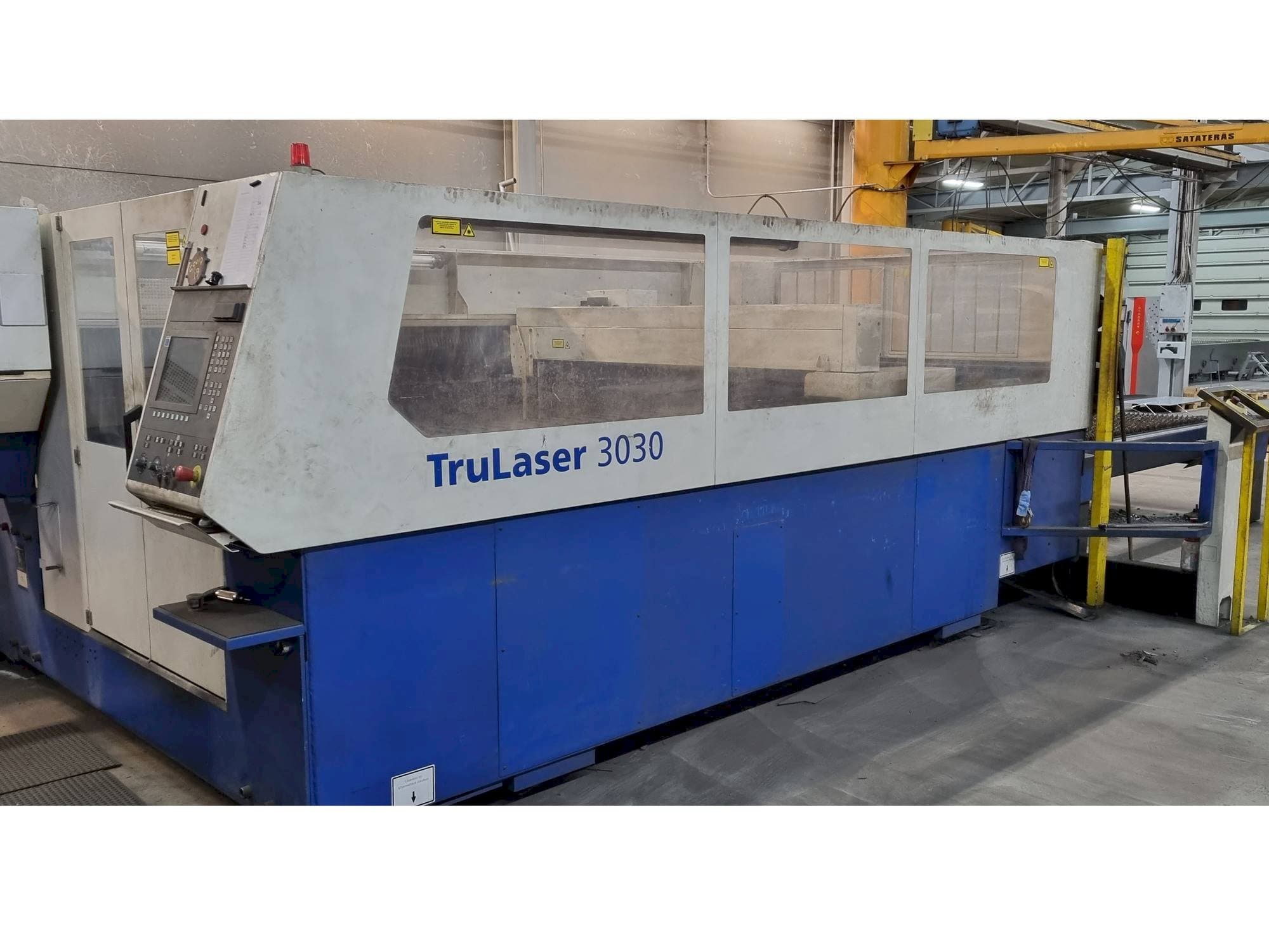 Frontansicht der Trumpf TruLaser 3030  Maschine