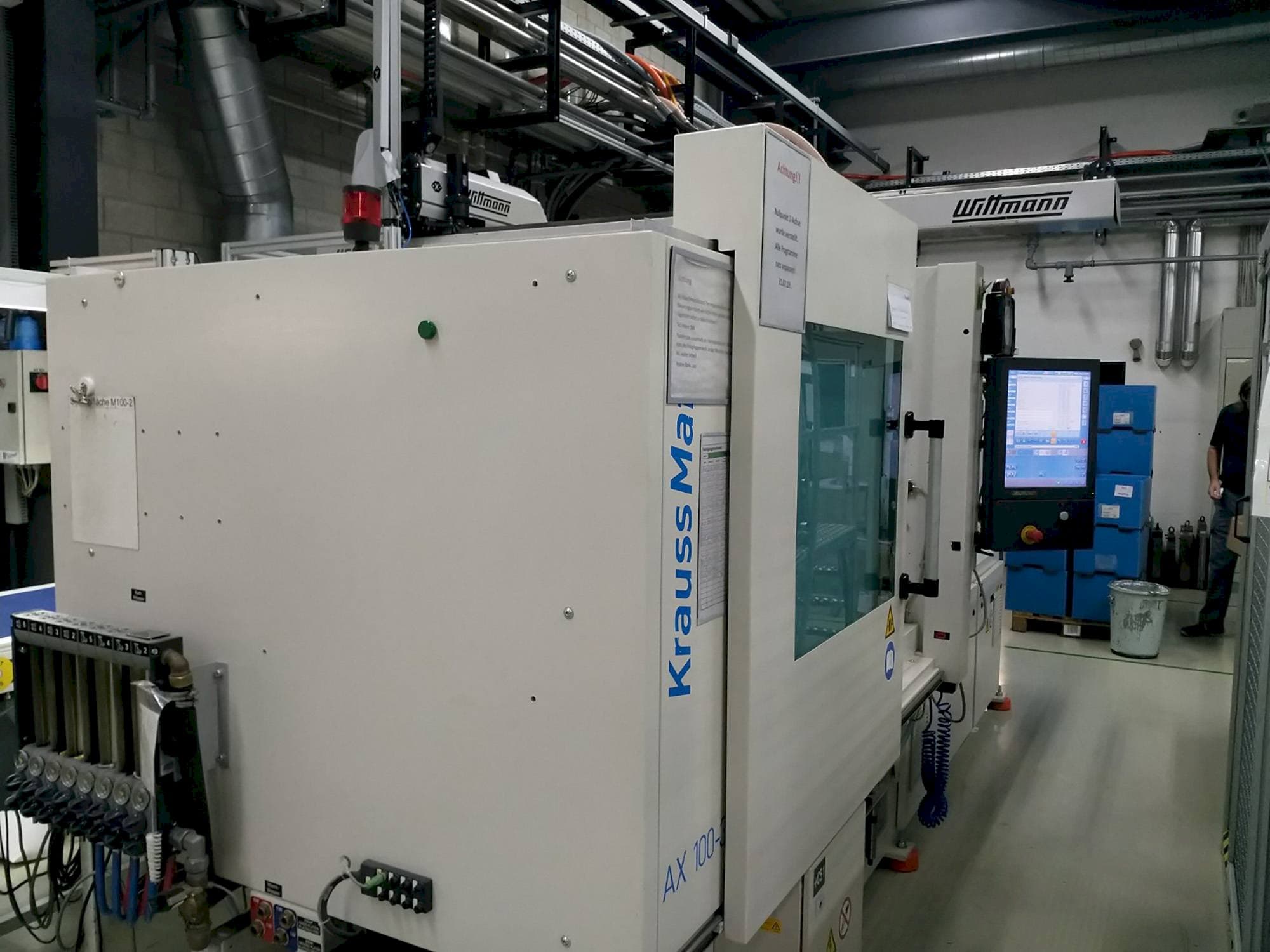 Frontansicht der Krauss Maffei 100-380 AX  Maschine