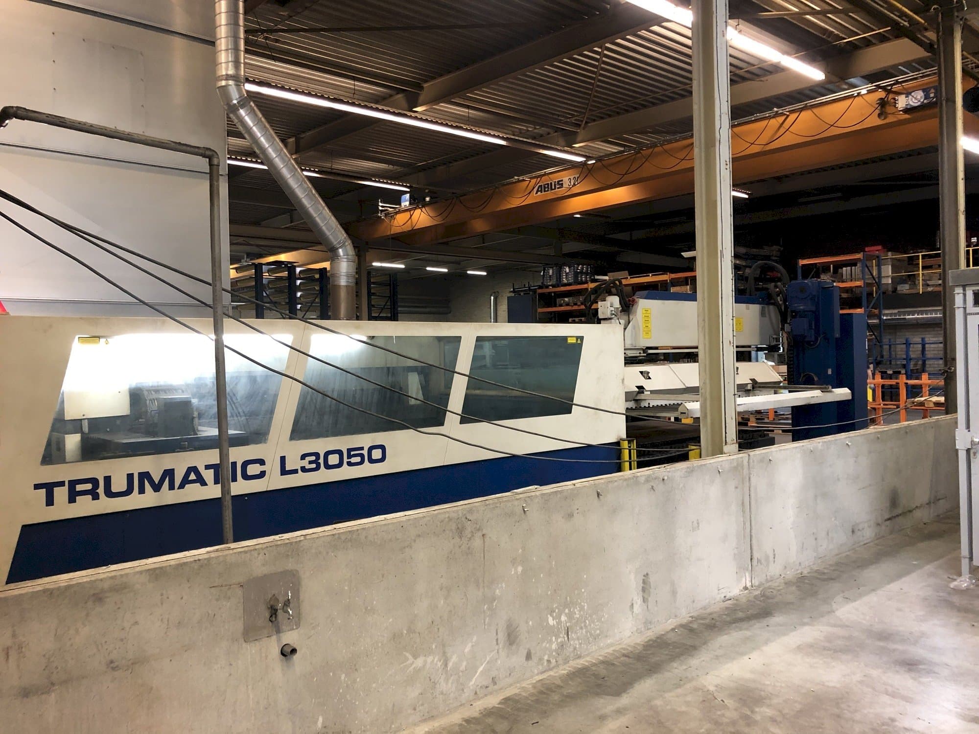 Frontansicht der Trumpf Trumatic 3050  Maschine