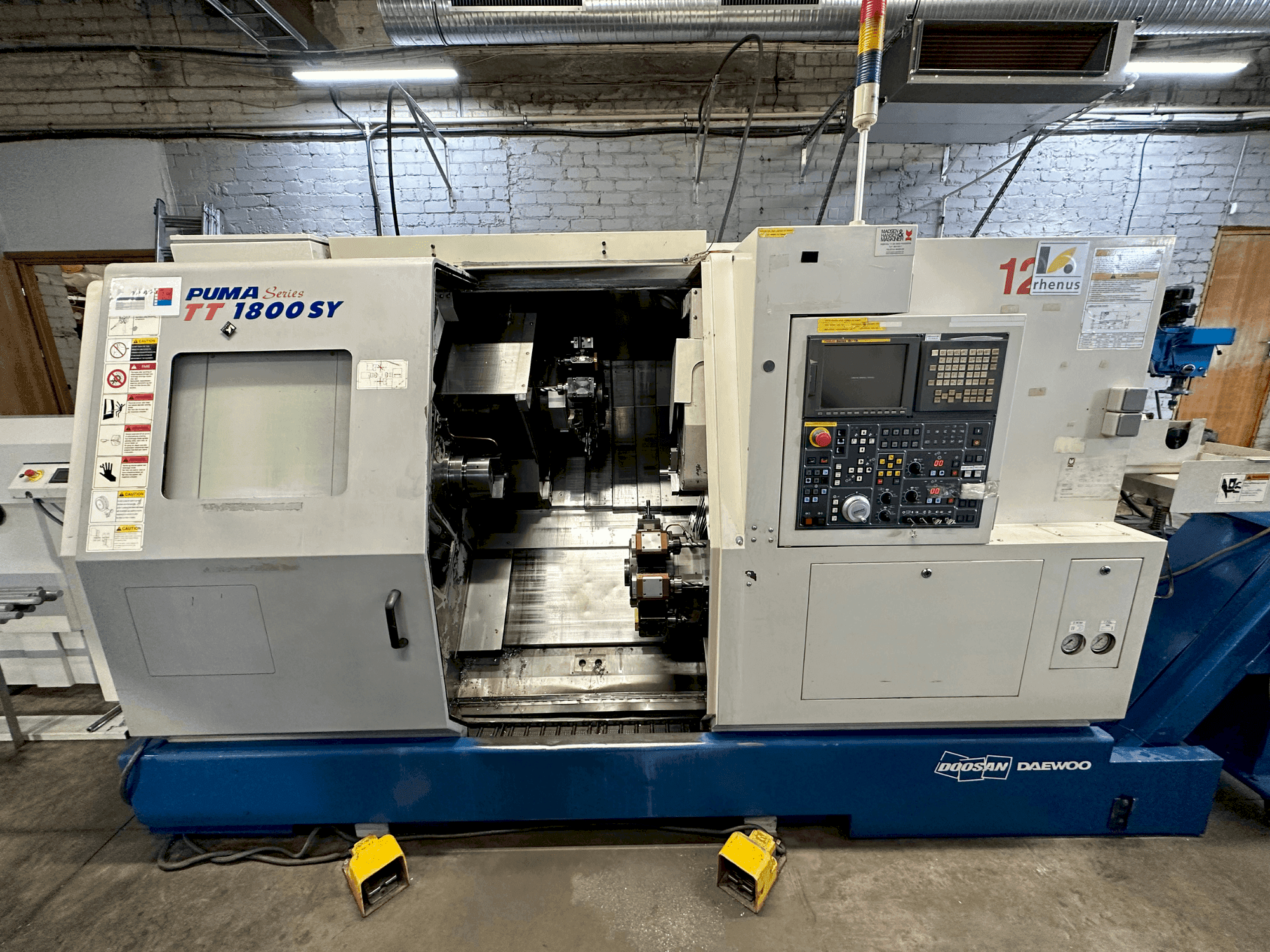 Frontansicht der DOOSAN TT1800SY  Maschine