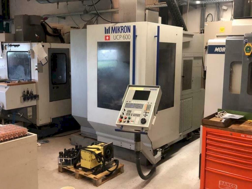 Frontansicht der MIKRON UCP600  Maschine