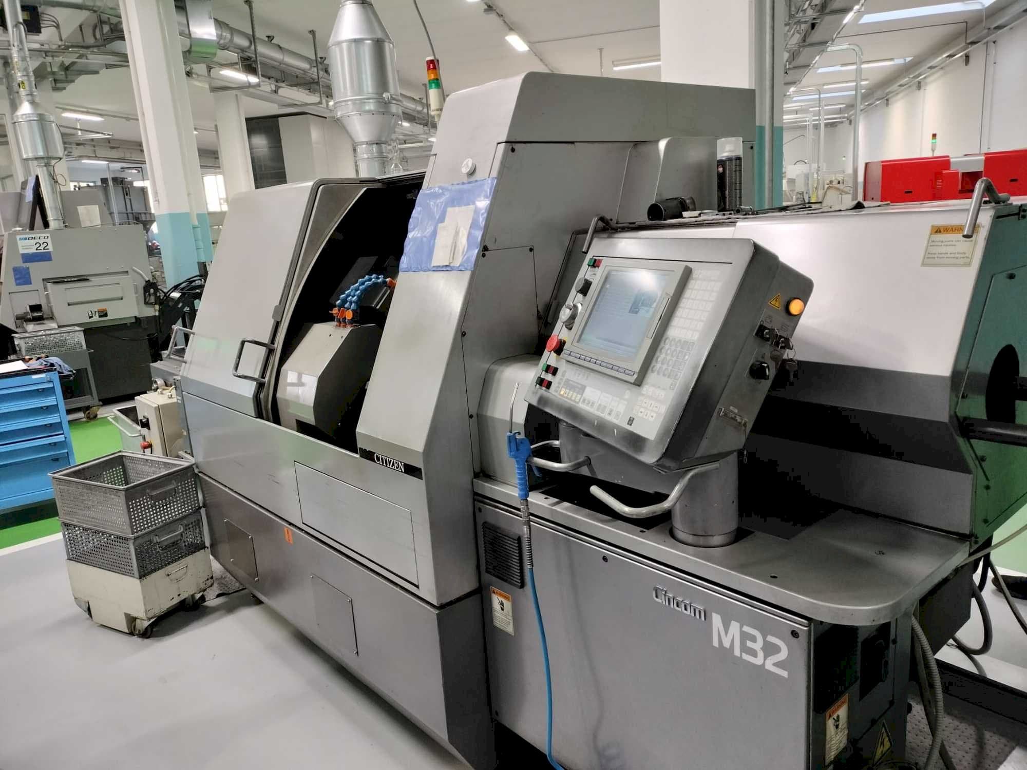 Frontansicht der Citizen CINCOM M32V  Maschine