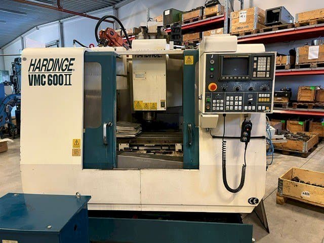 Frontansicht der HARDINGE VMC 600II  Maschine