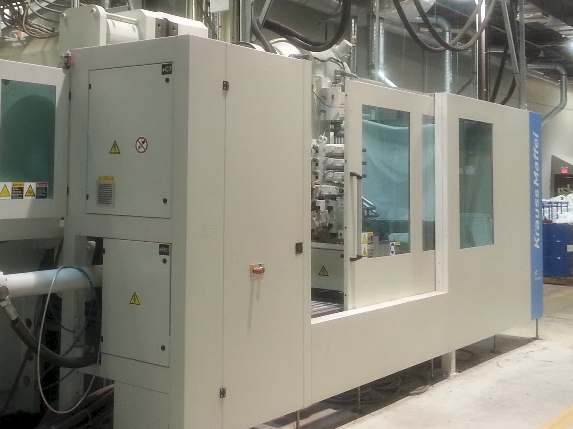 Frontansicht der Krauss Maffei 1300-14000 MX IMC Maschine