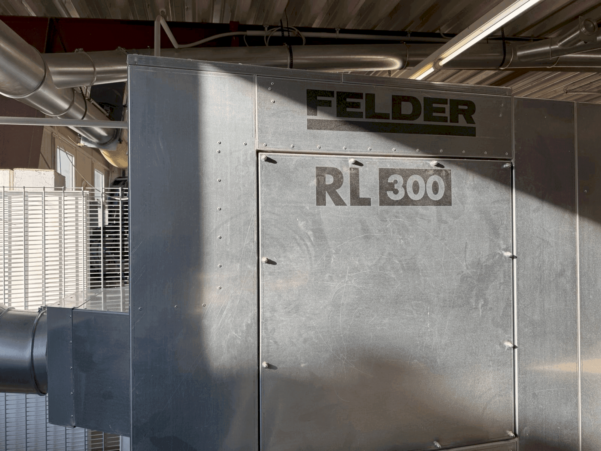 Frontansicht der FELDER FELDER RL 300  Maschine