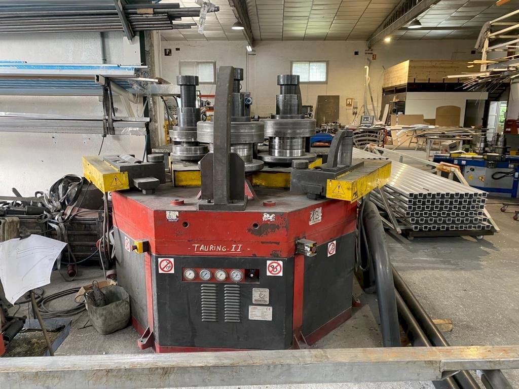 Frontansicht der Tauring Alfa 200 Maschine
