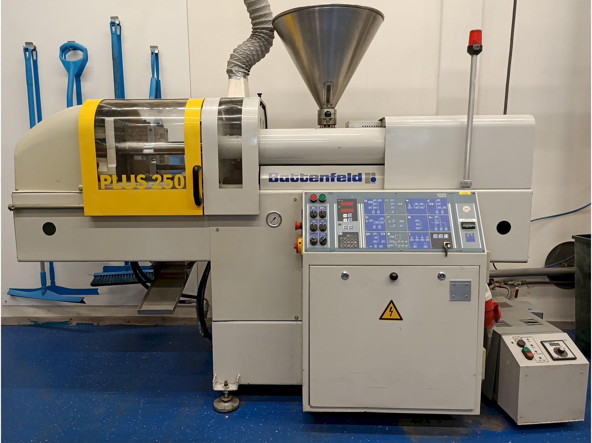 Frontansicht der Battenfeld PLUS 250/50  Maschine