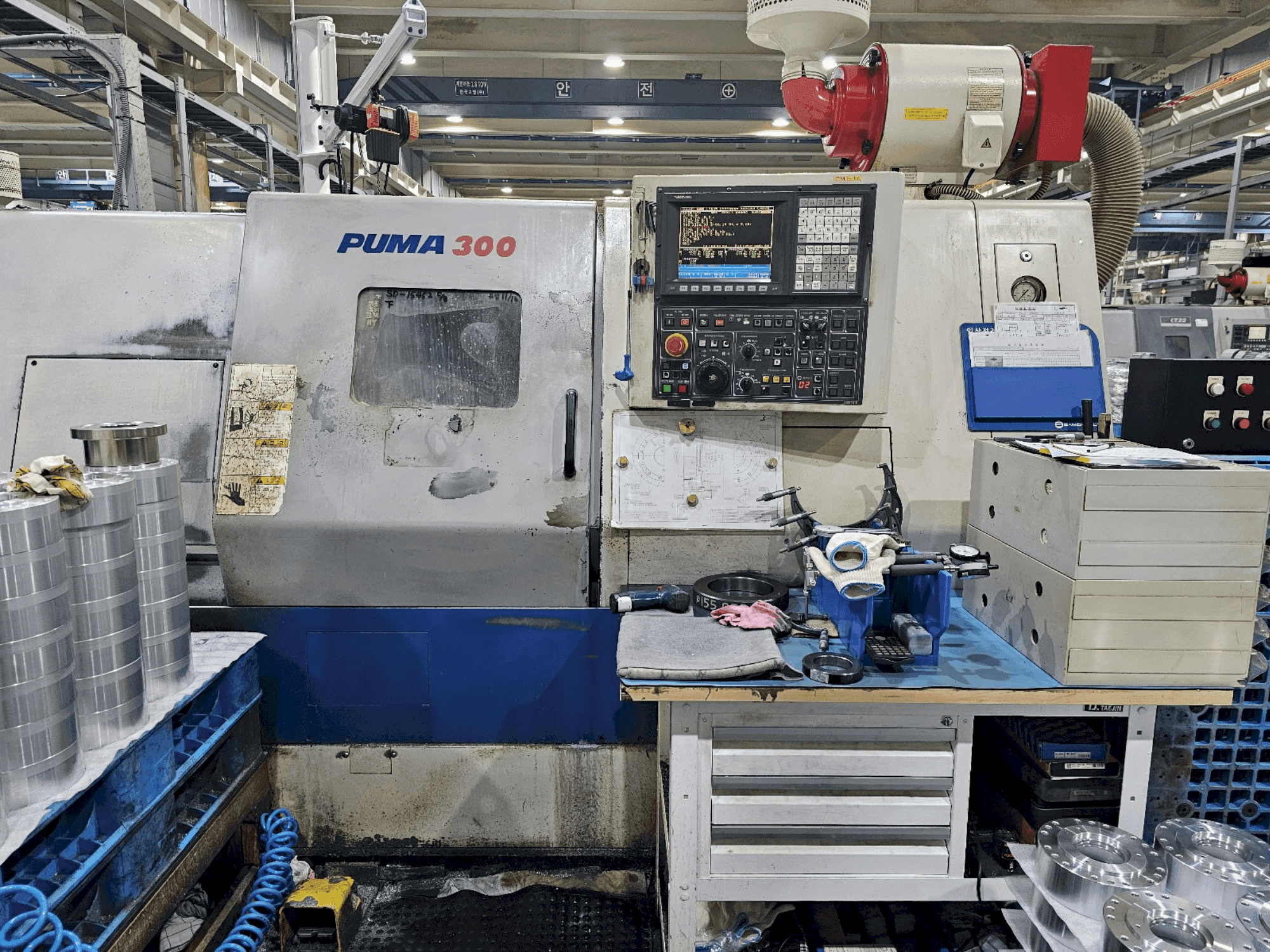 Frontansicht der DOOSAN PUMA 300 C  Maschine