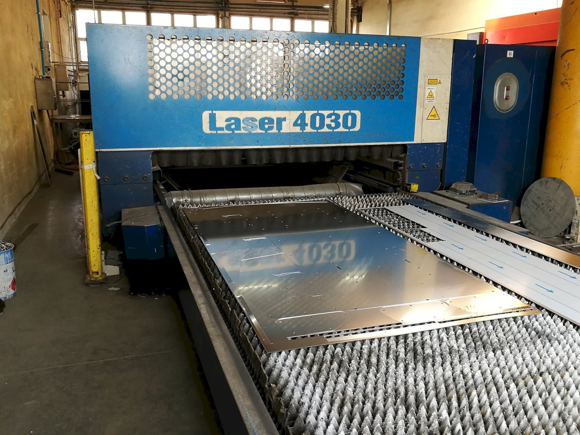 Frontansicht der Trumpf Trumatic L4030  Maschine