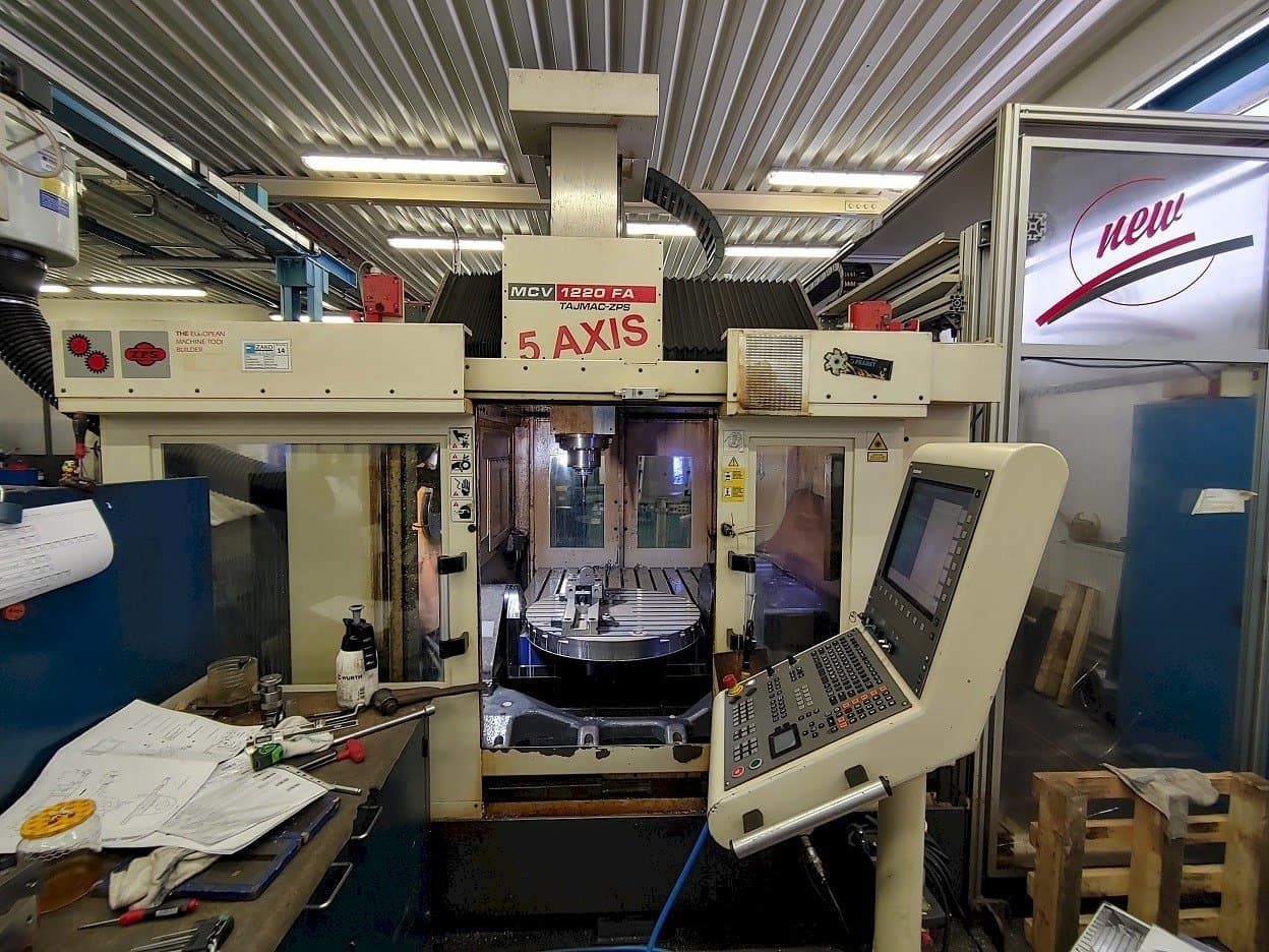 Frontansicht der TAJMAC-ZPS MCV 1220  Maschine