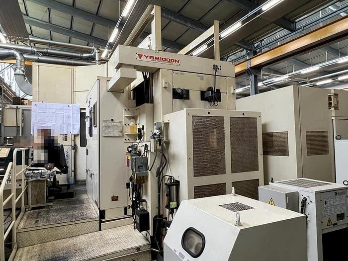 Frontansicht der YASDA YBM 1000N  Maschine
