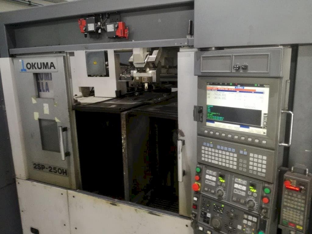 Frontansicht der Okuma 2SP-250H  Maschine