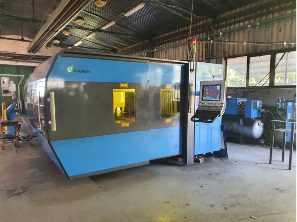 Frontansicht der Prima Power Platino Fiber  Maschine