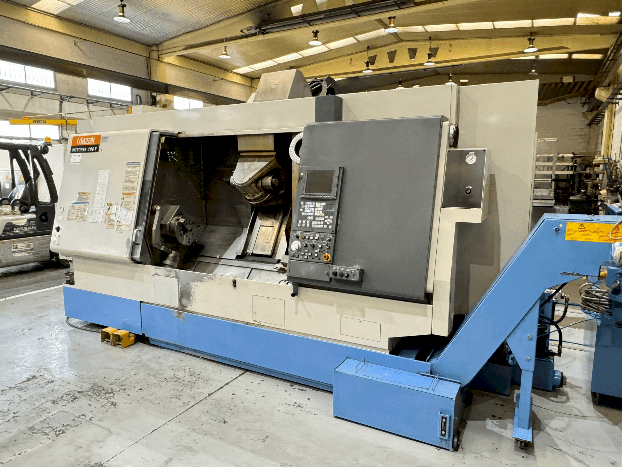 Frontansicht der Mazak Integrex 400 Y  Maschine