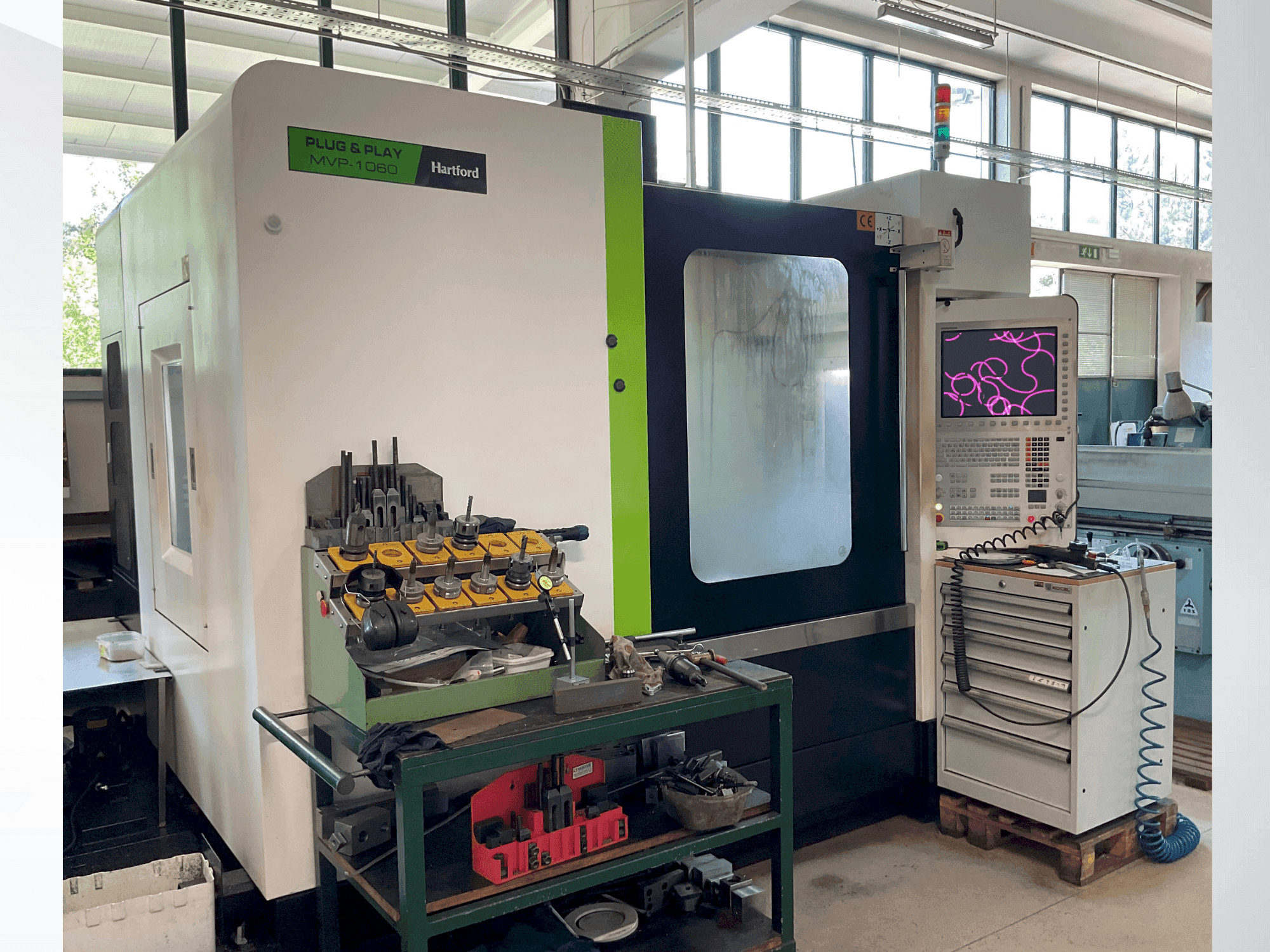 Frontansicht der HARTFORD MVP-1060AD  Maschine