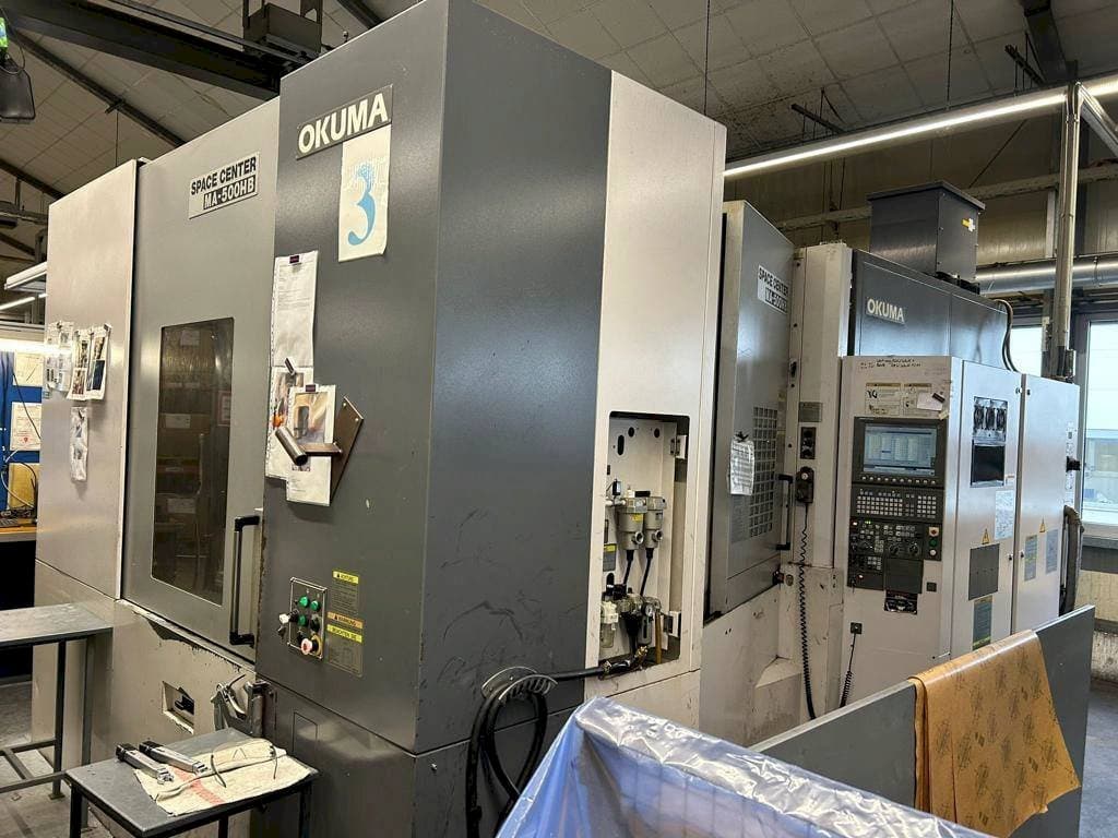 Linke Ansicht der Okuma MA 500HB  Maschine