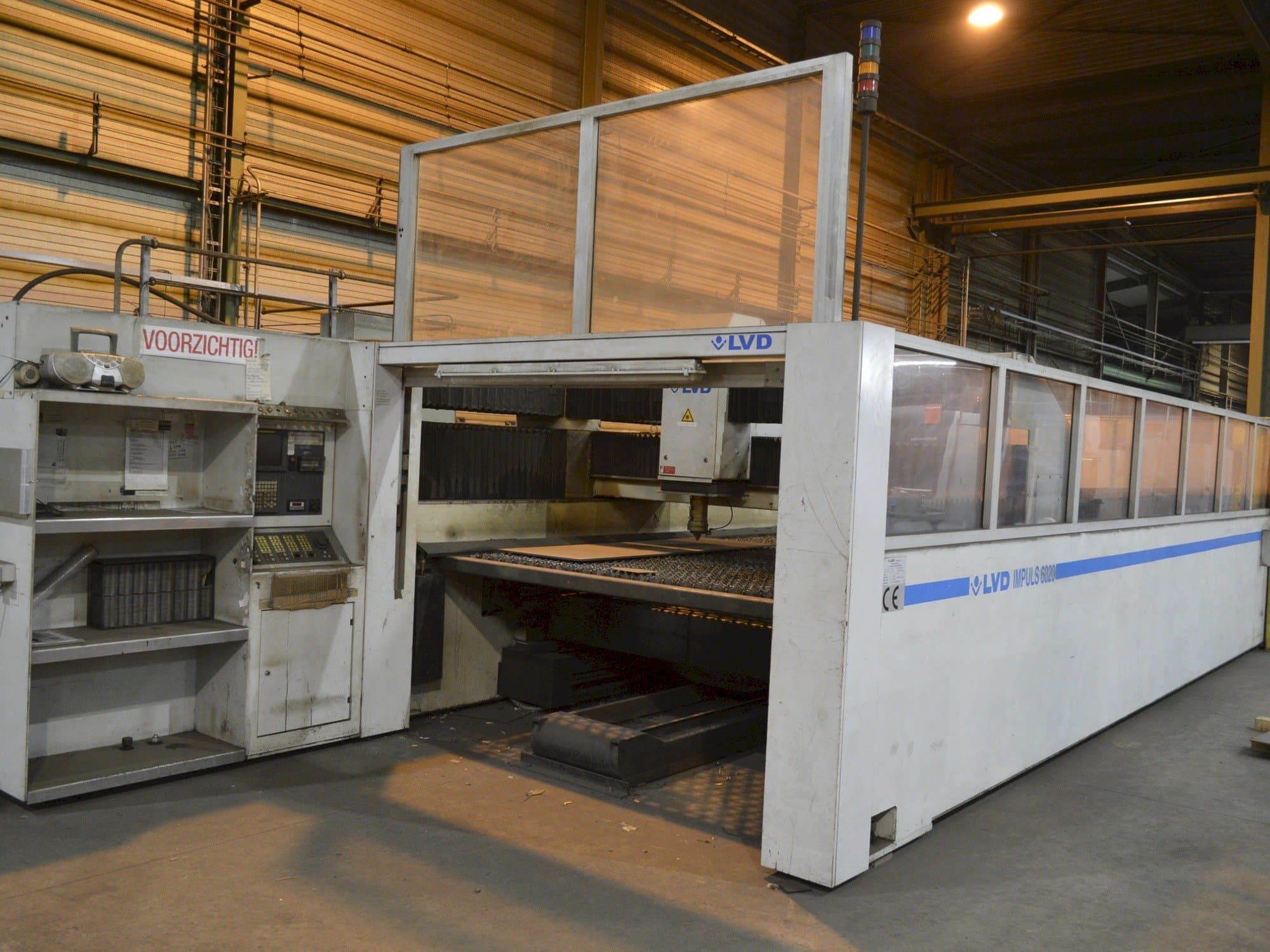 Frontansicht der LVD IMPULS 6020  Maschine