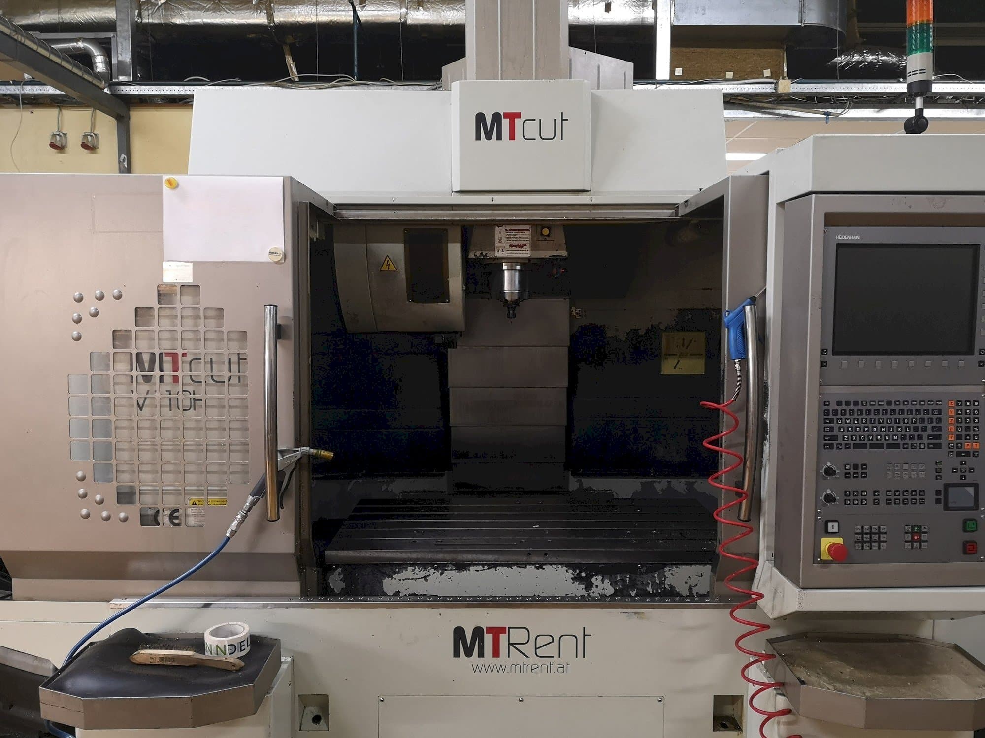 Frontansicht der MT Cut V110H  Maschine