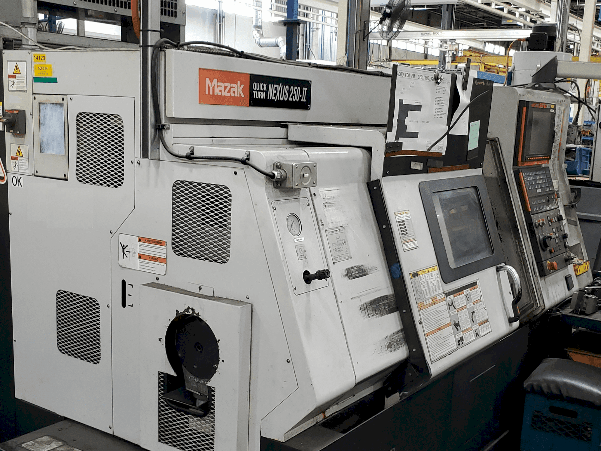 Frontansicht der Mazak QTN 250-II  Maschine