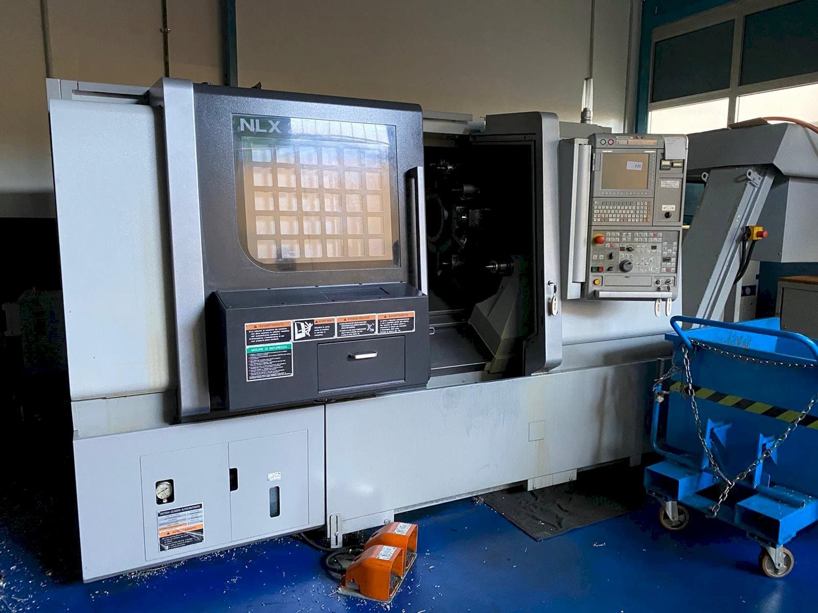 Frontansicht der MORI SEIKI NLX 2500/MC700  Maschine