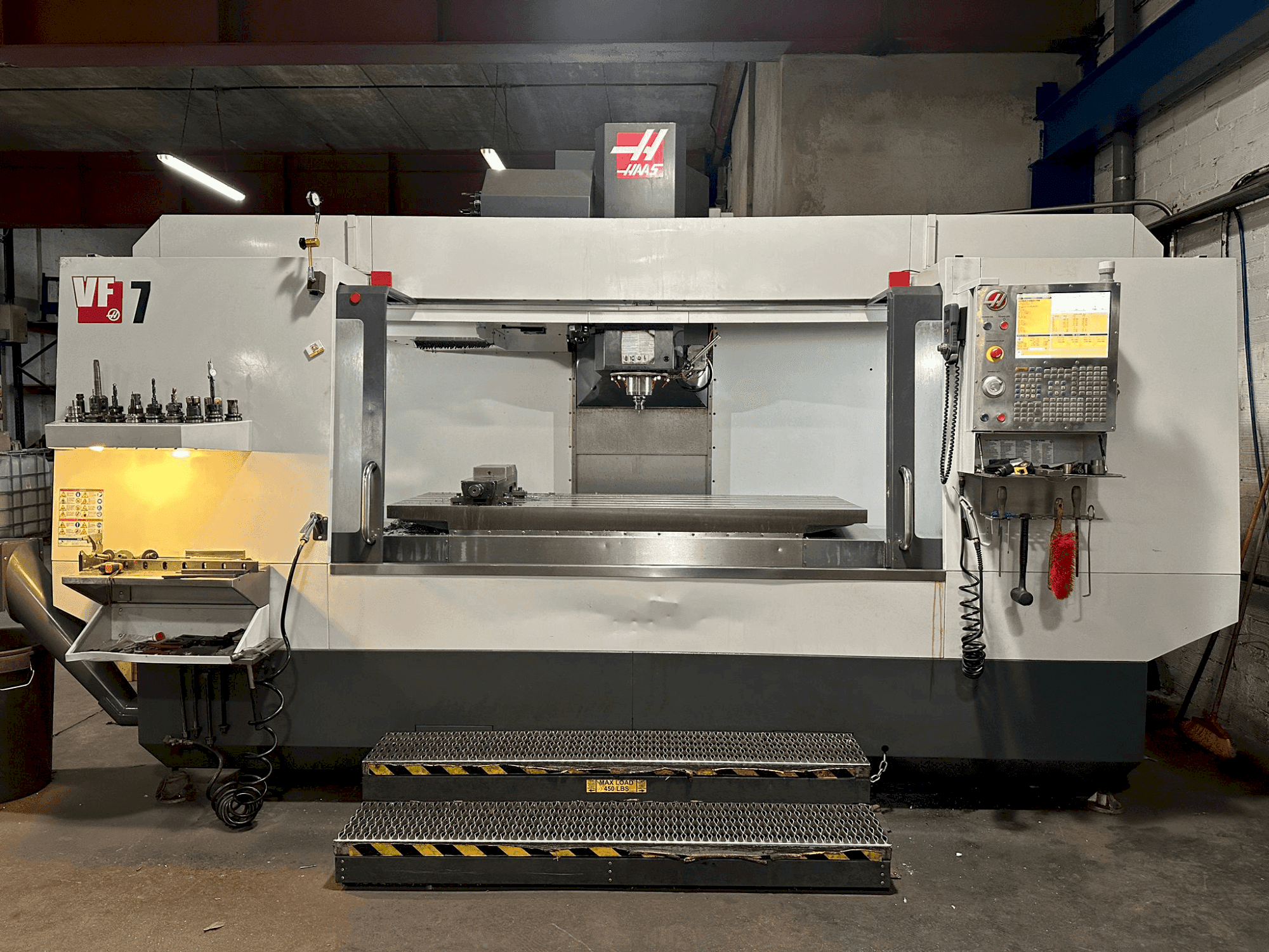 Frontansicht der HAAS VF-7/40  Maschine