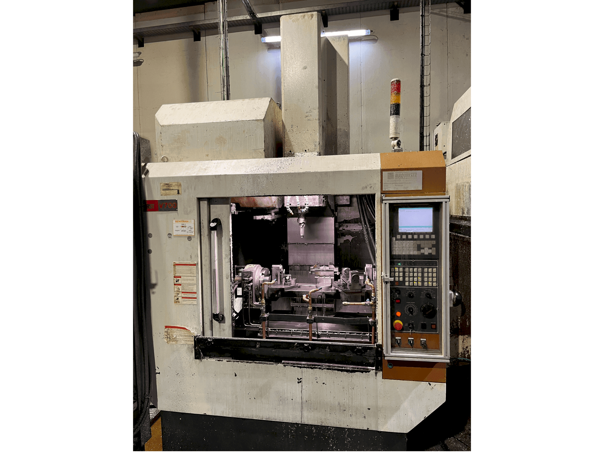 Frontansicht der FIRST V700  Maschine