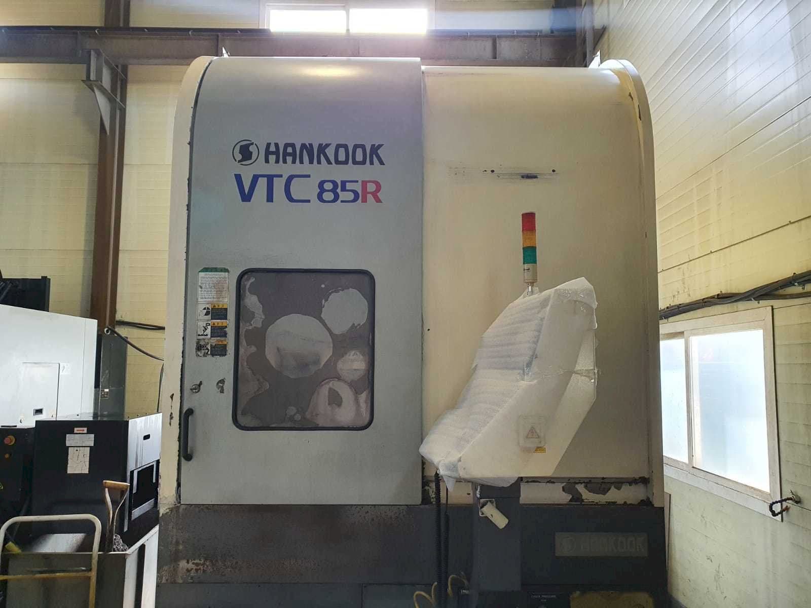 Frontansicht der HANKOOK VTC85R Maschine