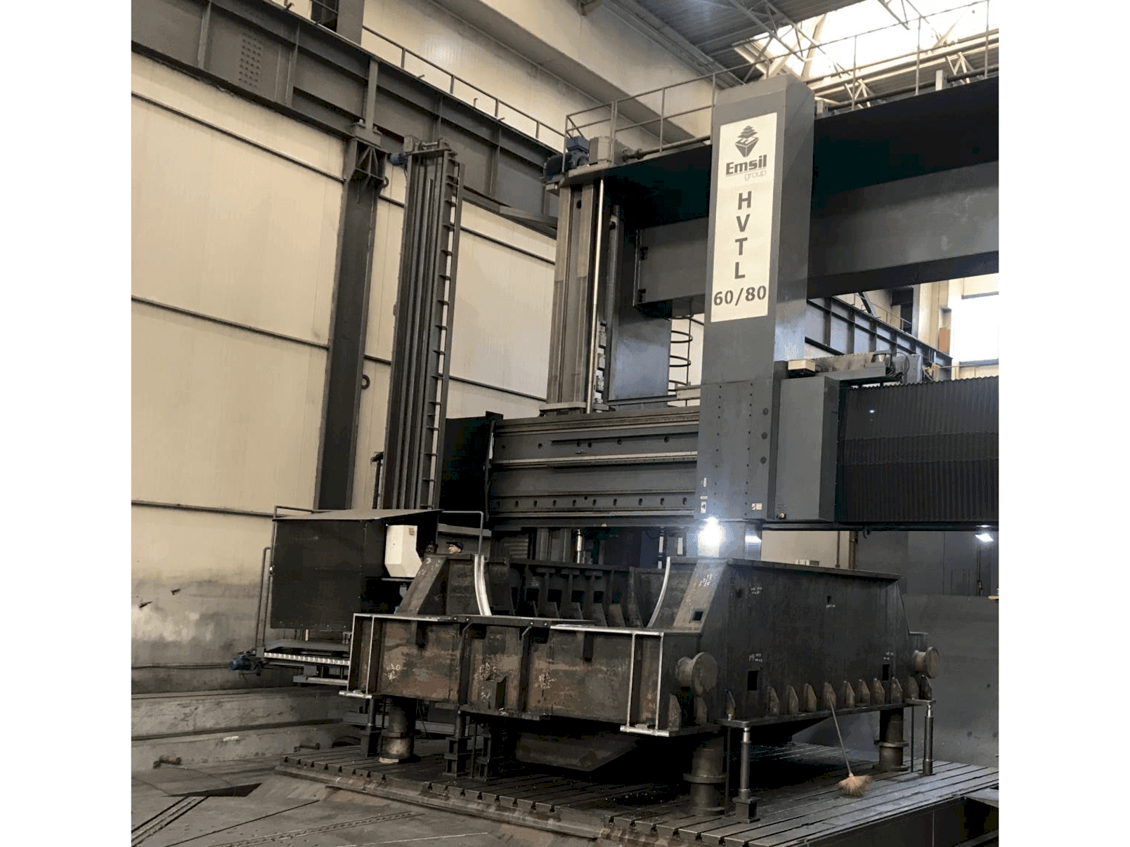 Frontansicht der Emsil HVTL 60/80  Maschine