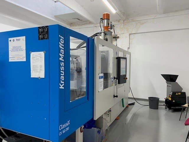 Linke Seitenansicht der Krauss Maffei ClassiX CX 160-380  Maschine