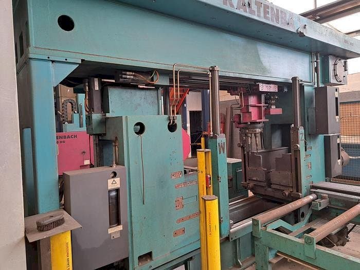 Linke Seitenansicht der KALTENBACH KDX5 1015  Maschine