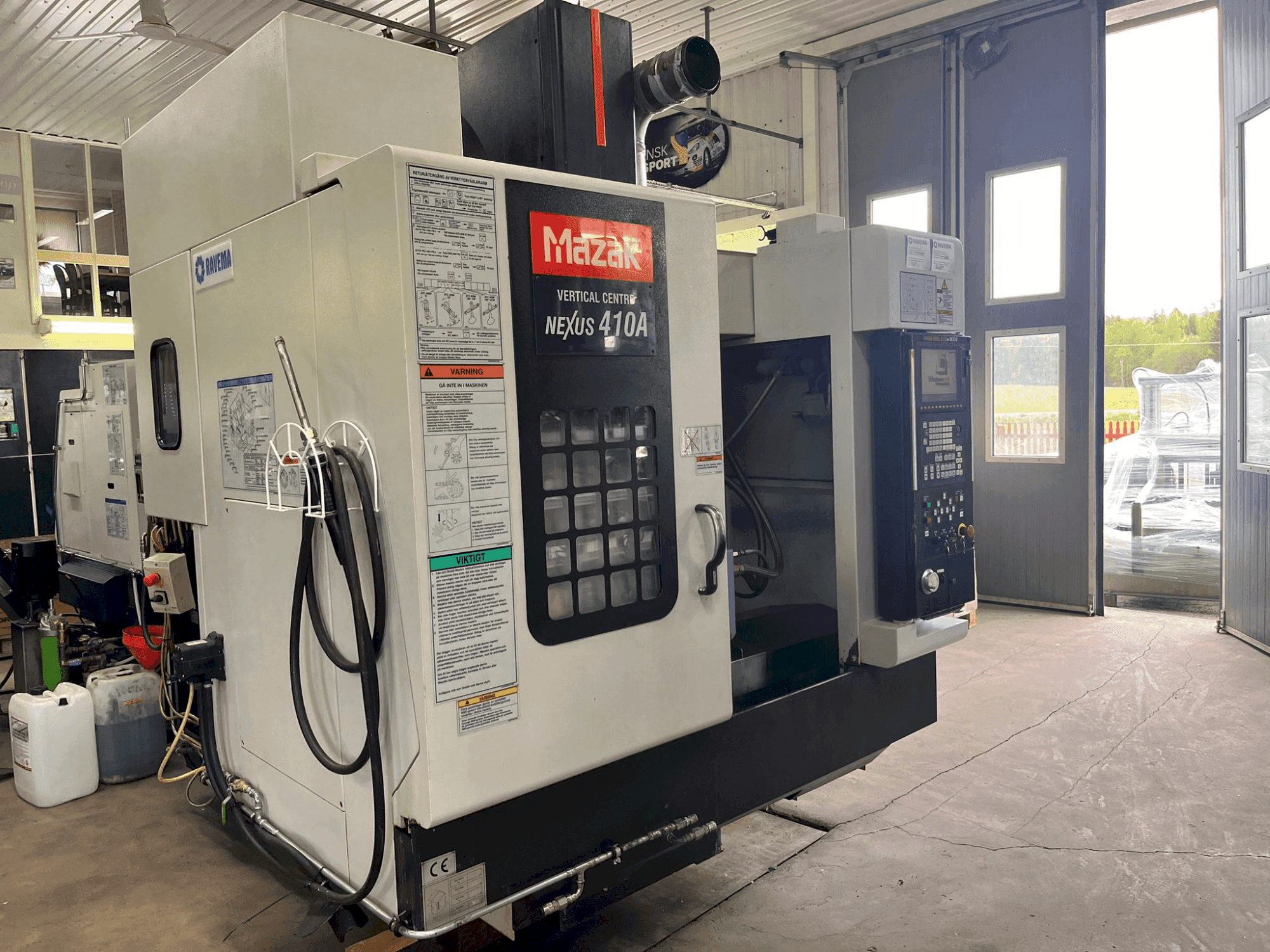 Frontansicht der Mazak VCN-410A  Maschine
