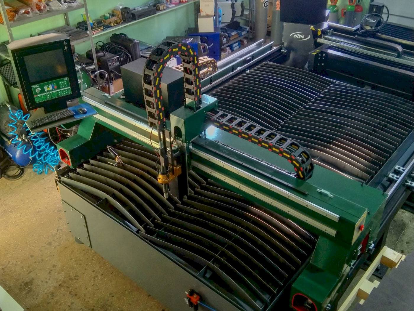 Frontansicht der Huawei HNC-2500W  Maschine