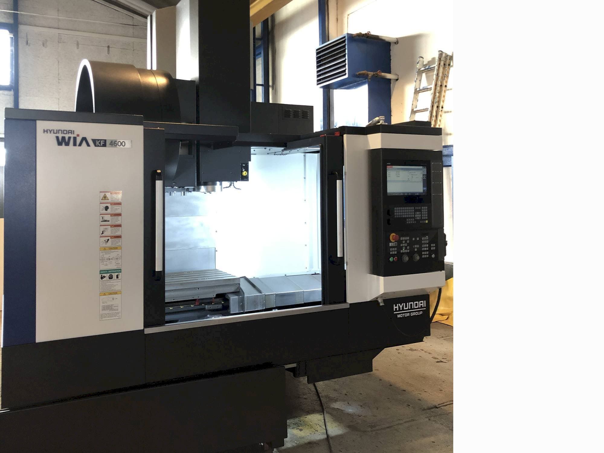 Frontansicht der Hyundai Wia KF4600  Maschine